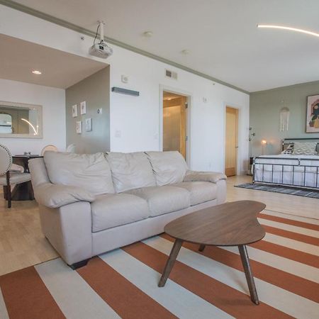 Designer Downtown Condo Suite - Splendid View Де-Мойн Экстерьер фото